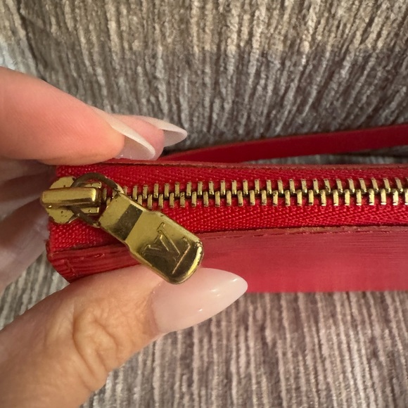 Louis Vuitton epi pochette and matching key pouch - Picture 2 of 15